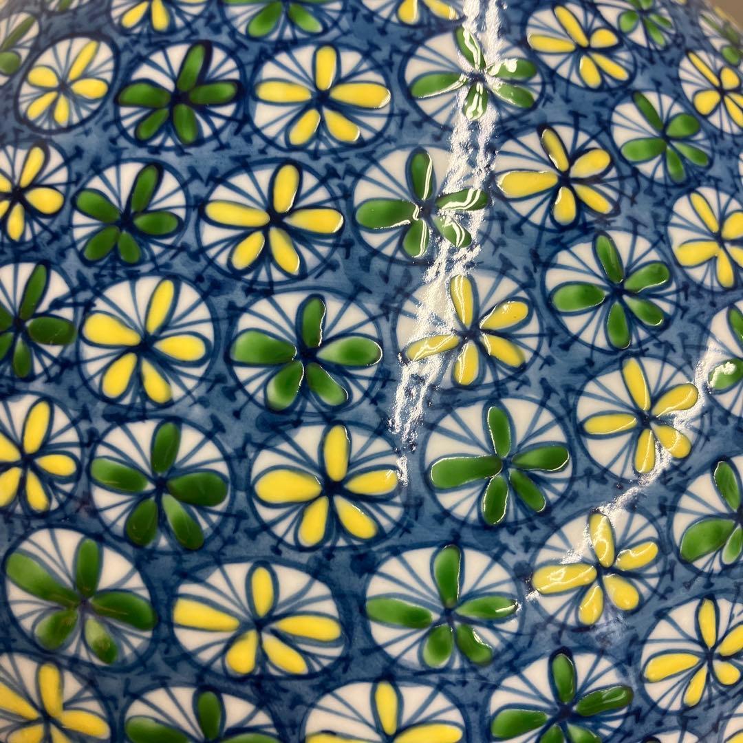 有田焼染め錦紋様小花散らし花瓶錦彩作