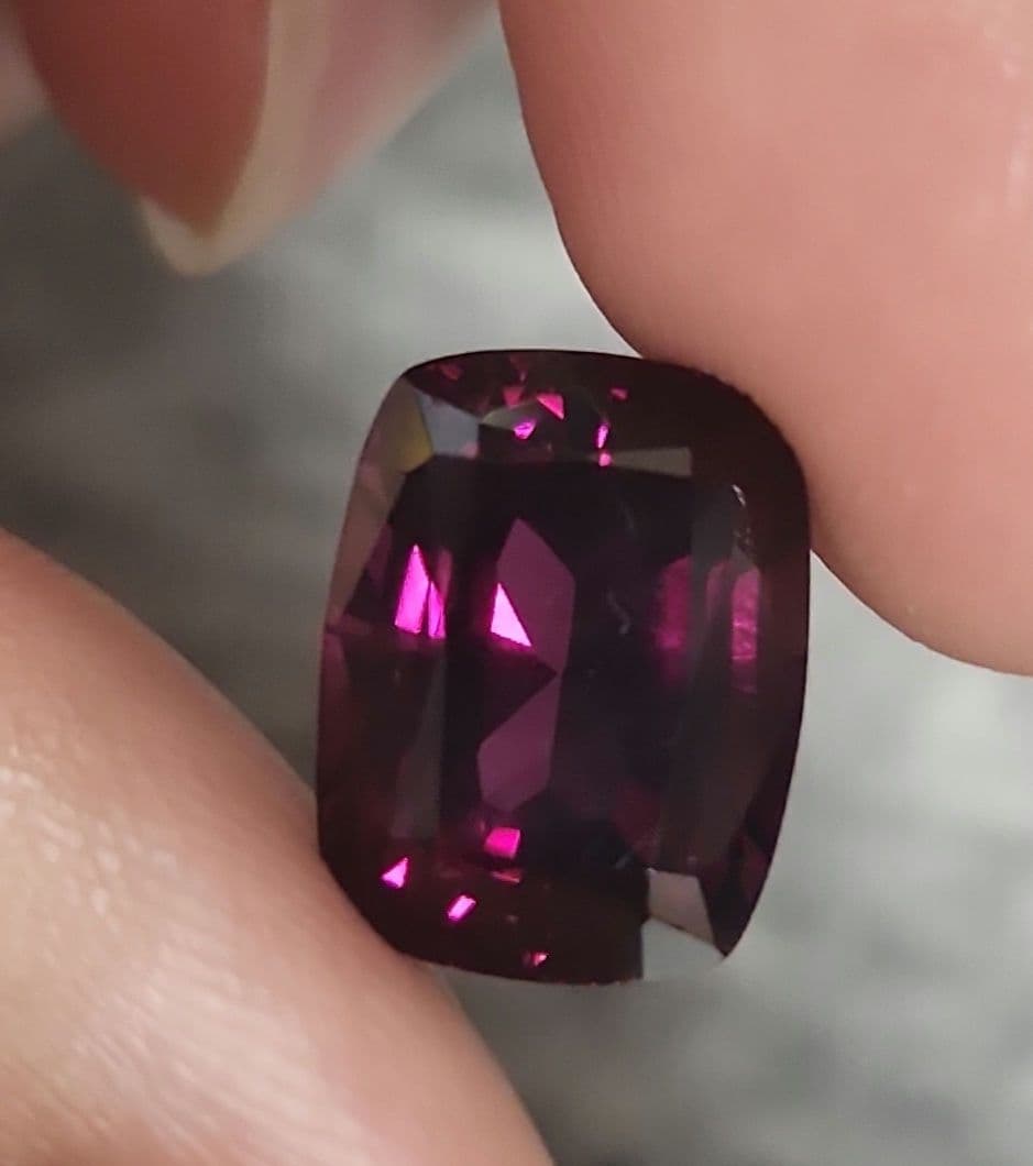 特大天然ロードライトガーネット 9.001ct