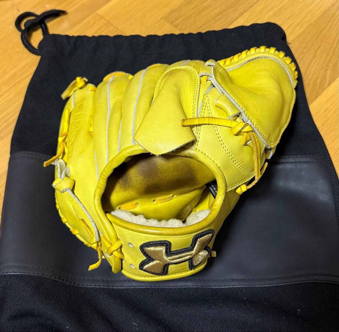 Under Armour 硬式野球グローブ イエロー 収納袋付き