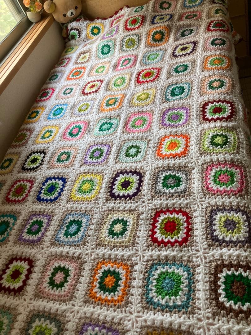 手編み　大判マルチカバー　ベッドカバー　ブランケット　グラニースクエア