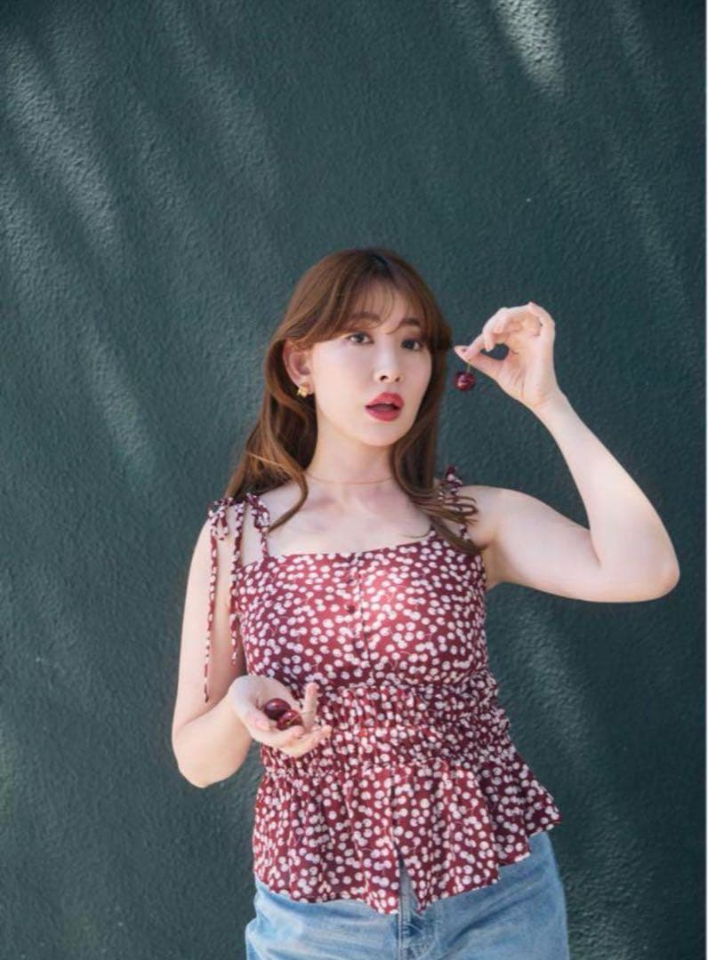 トップス Her lip to cherry pattern strap tops M