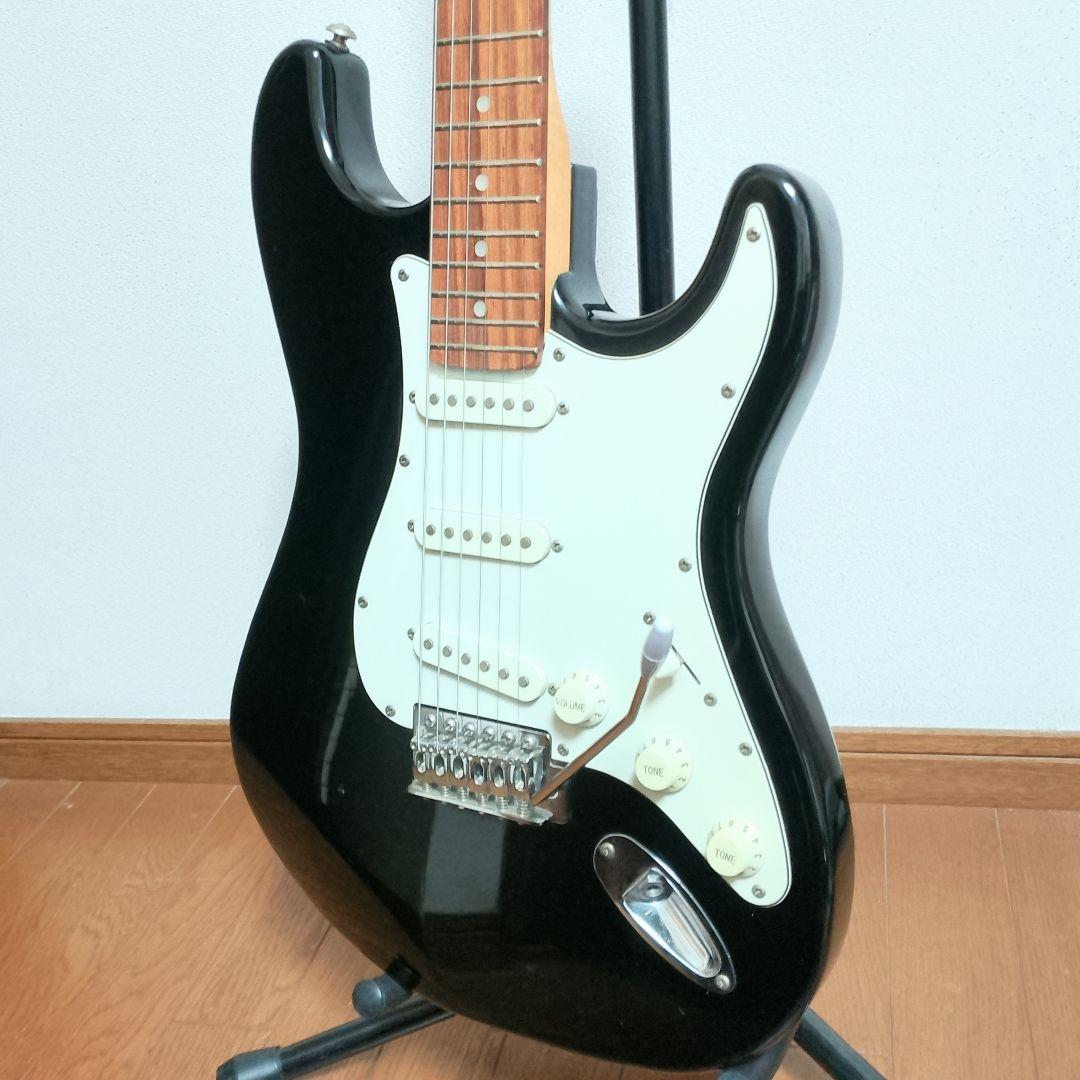 美品　Mavis　ストラトキャスタータイプ　エレキギター　弦は新品！