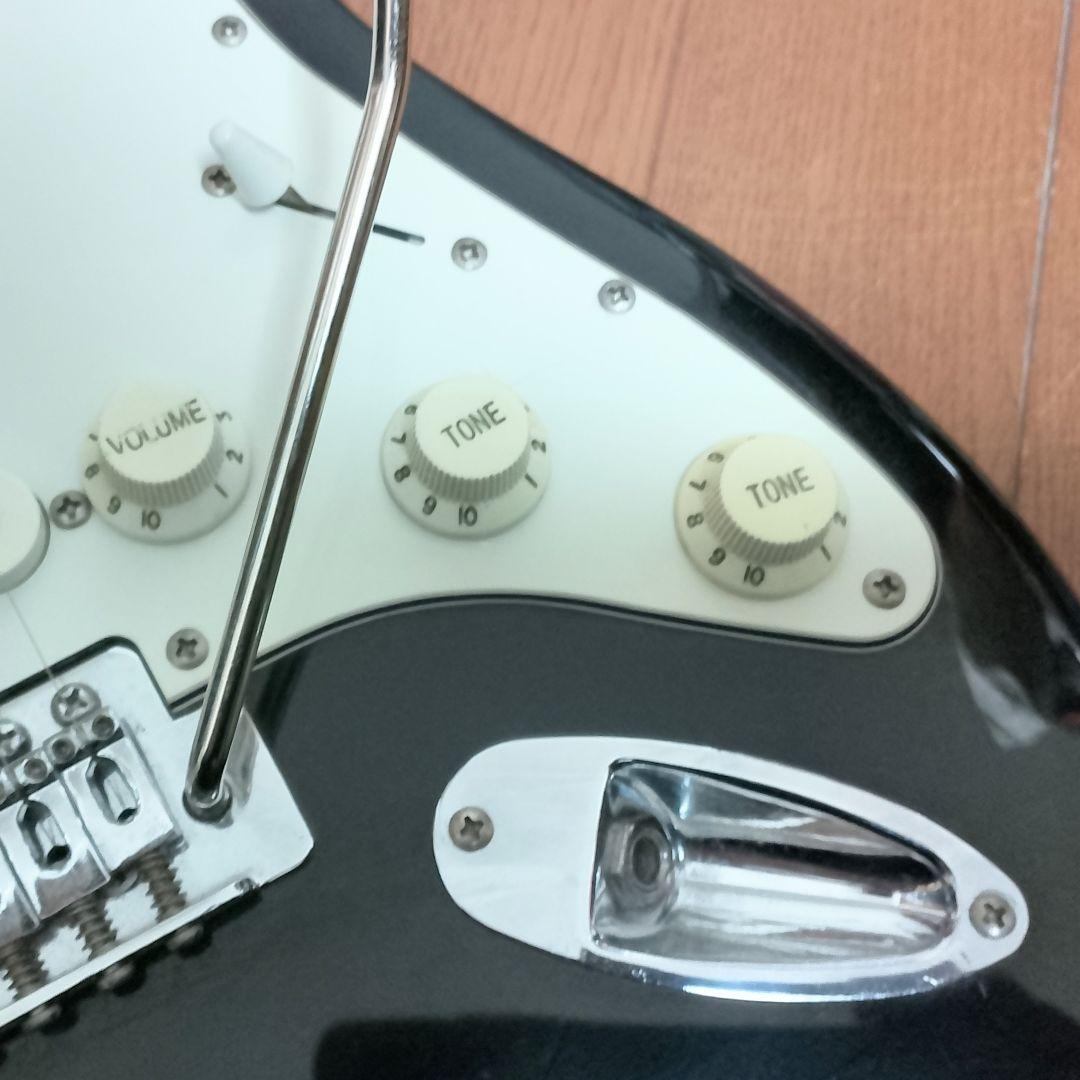 美品　Mavis　ストラトキャスタータイプ　エレキギター　弦は新品！