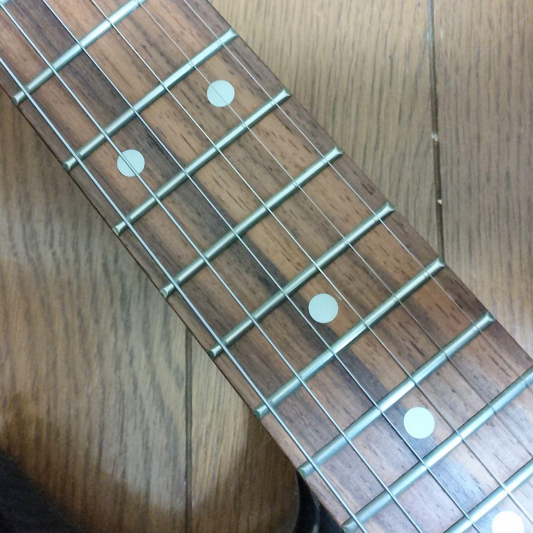 美品　Mavis　ストラトキャスタータイプ　エレキギター　弦は新品！