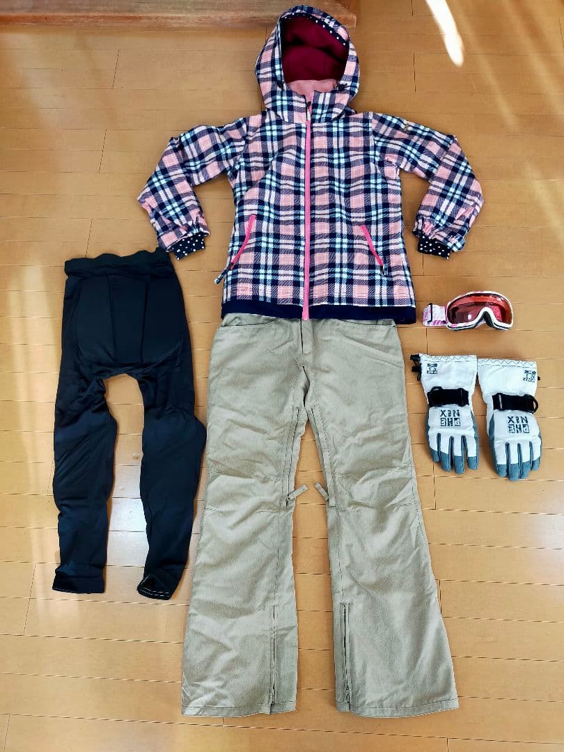 【コスモス】女性用スノーボードウェアセット、そのままゲレンデへ！