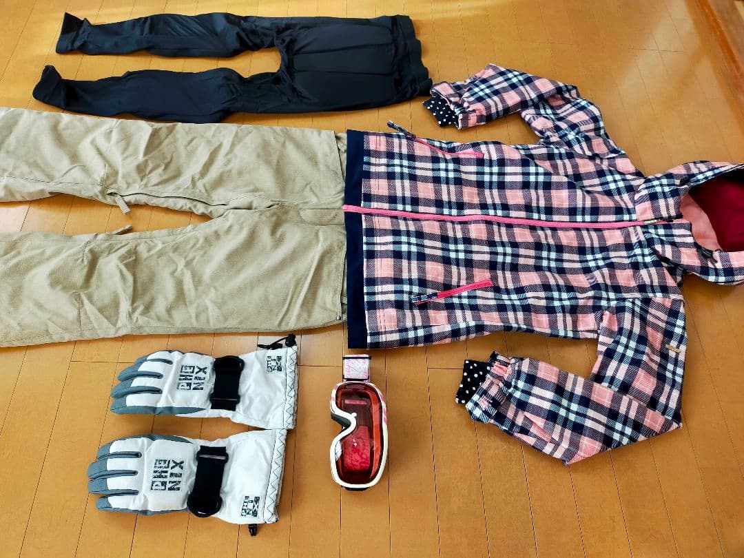 【コスモス】女性用スノーボードウェアセット、そのままゲレンデへ！