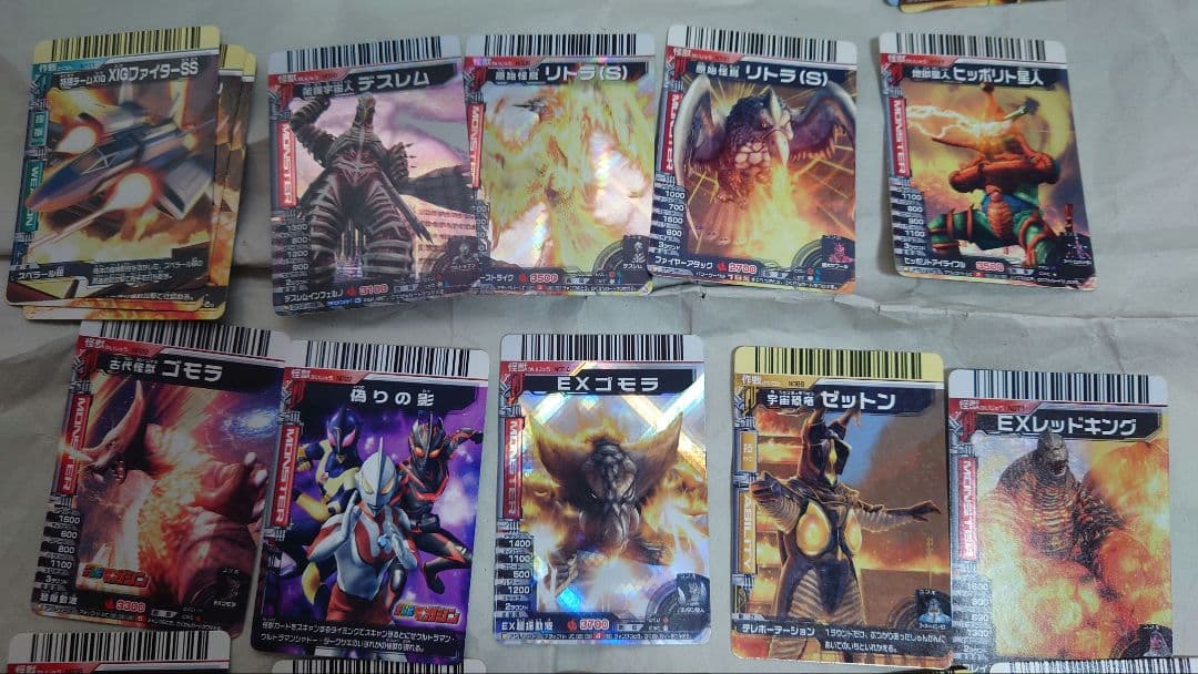 非売品カード有 セット 大怪獣バトル バインダー カード106枚 EXゴモラ他