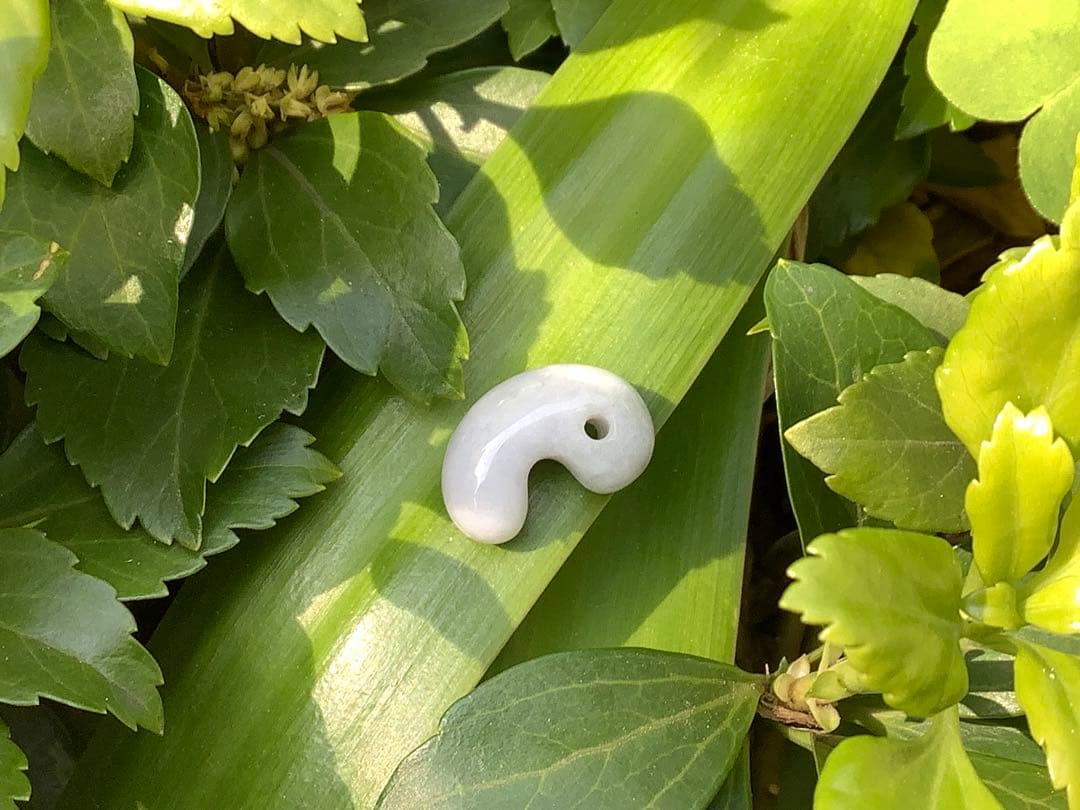 ✳自信の安価卸し　糸魚川翡翠勾玉　本物アイスジェイド鑑別書付　選別出品‼️