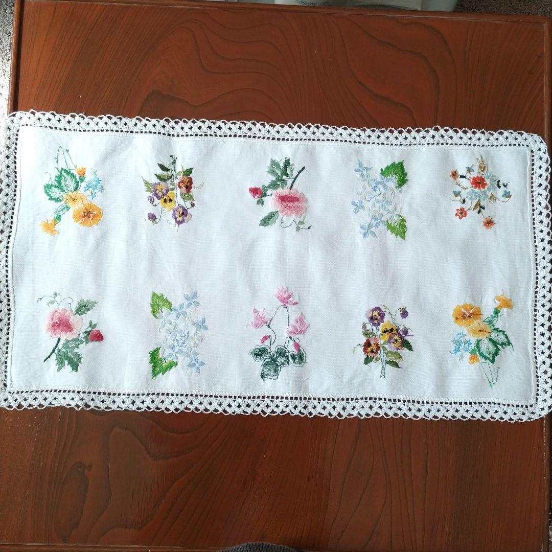 戸塚刺繍　テーブルセンター