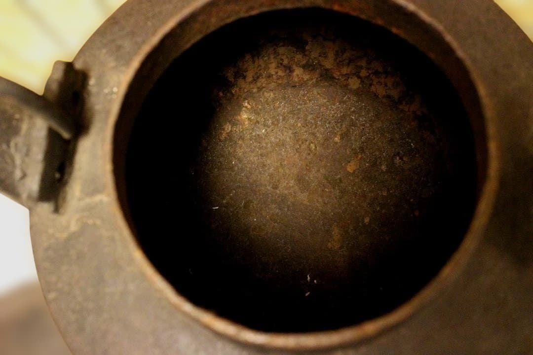 古鉄瓶　　銅環三足鉄砲口大鉄瓶　希少品　　水漏れなし