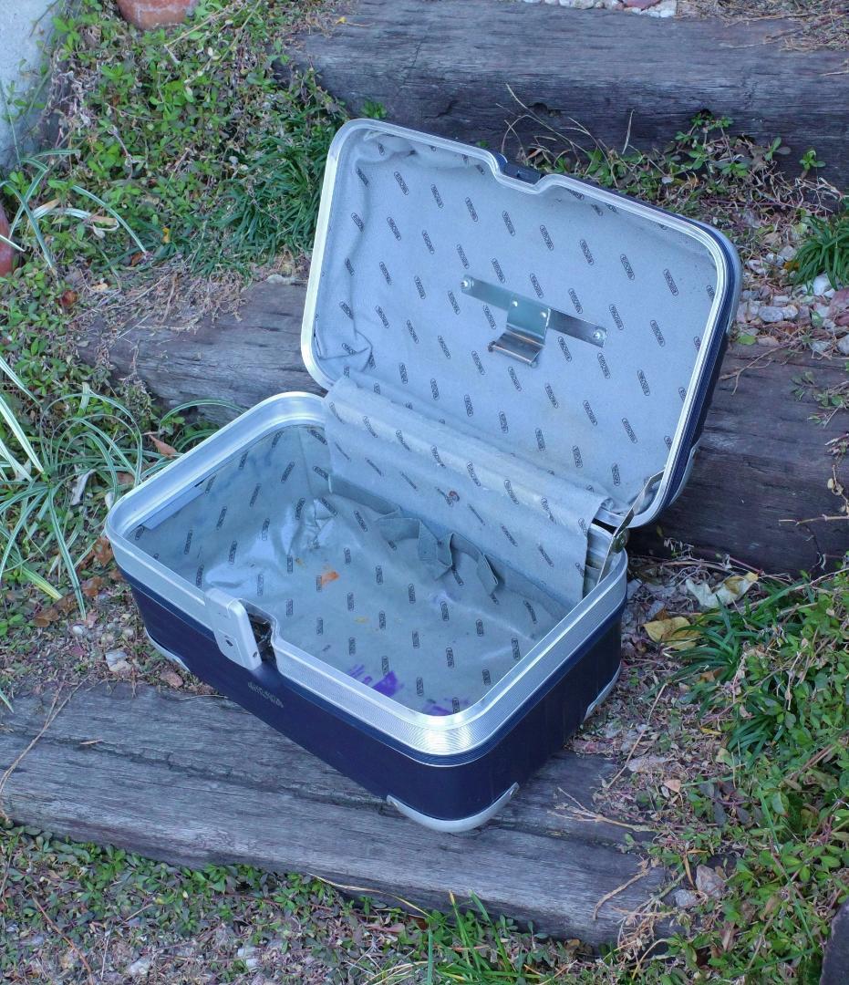 リモワ 814.38『Limbo/リンボ』ビューティケース ナイトブルー 鍵付