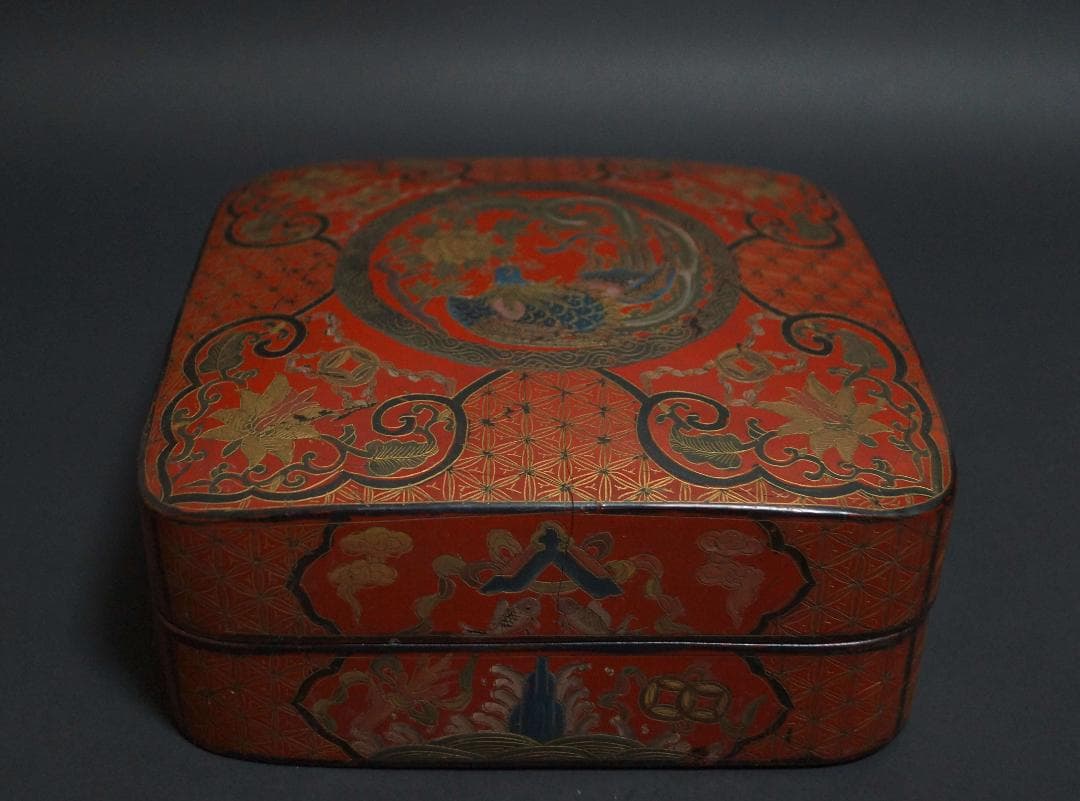 清 木製彫填漆塗 細工彫り『牡丹鳳凰八宝祥瑞文』金彩蒔絵 面取喰籠 蓋物 菓子器