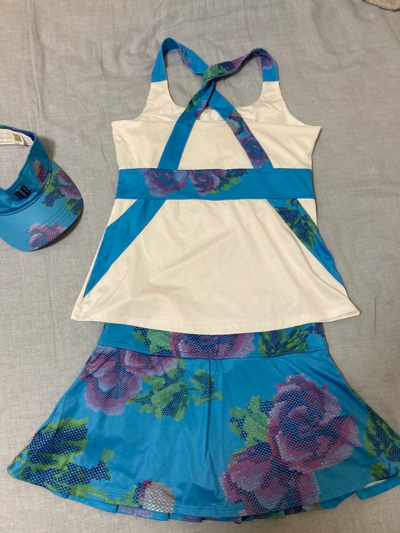 eleven 海外テニスウェア 3点セット 白・ブルー系花柄 M相当