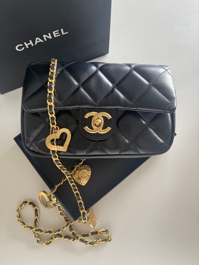 CHANEL ブラック キルティングショルダーバック