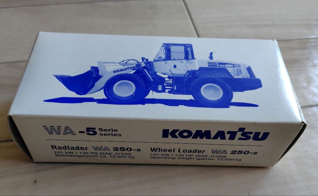 Komatsu WA 250-6 ミニカー 1/50