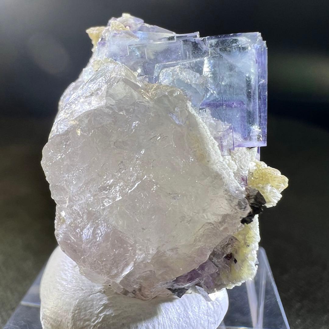 ヤオガンシャン産　パイライト共生　パープルゾーニングフローライト