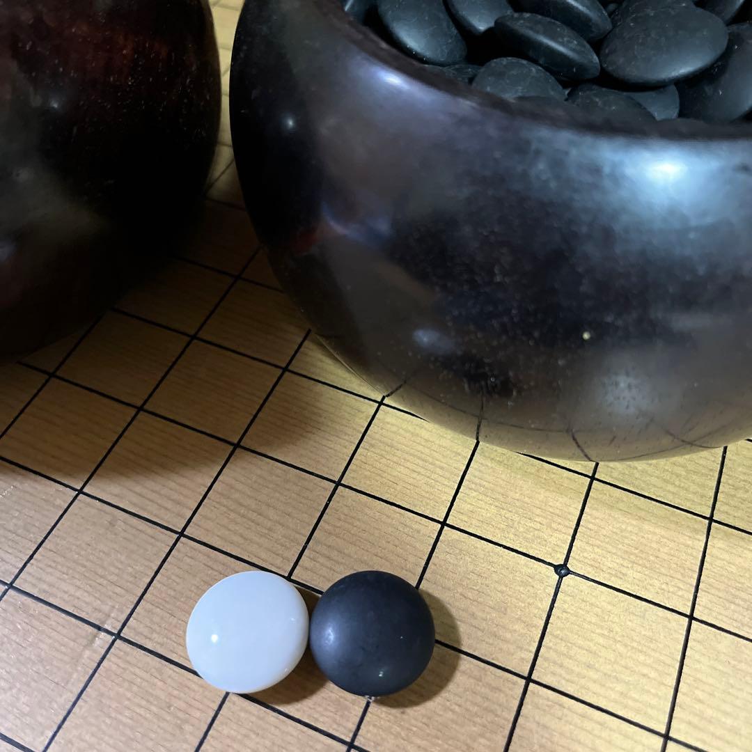 碁盤　碁石(那智の黒石、日向の蛤石) 足付き　へそ有り