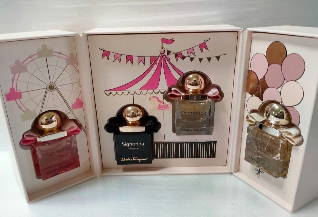 匿名配送　Salvatore Ferragamo　ミニシニョリーナコフレ