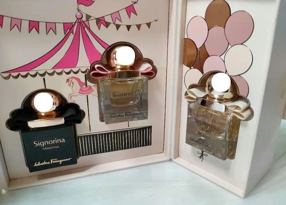 匿名配送　Salvatore Ferragamo　ミニシニョリーナコフレ