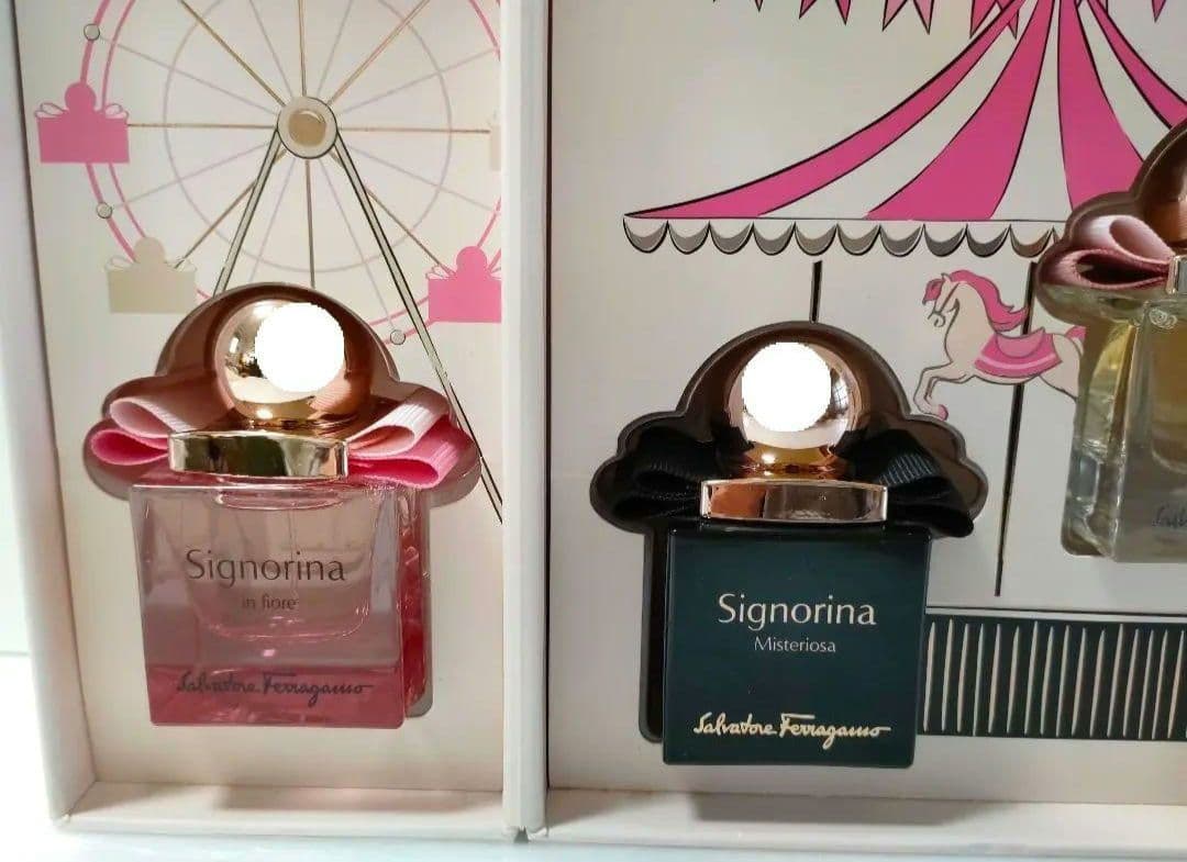 匿名配送　Salvatore Ferragamo　ミニシニョリーナコフレ