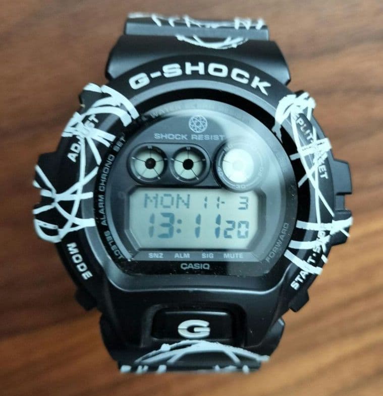 G-SHOCK FUTURA フューチュラ GD-X6900FTR-1JR