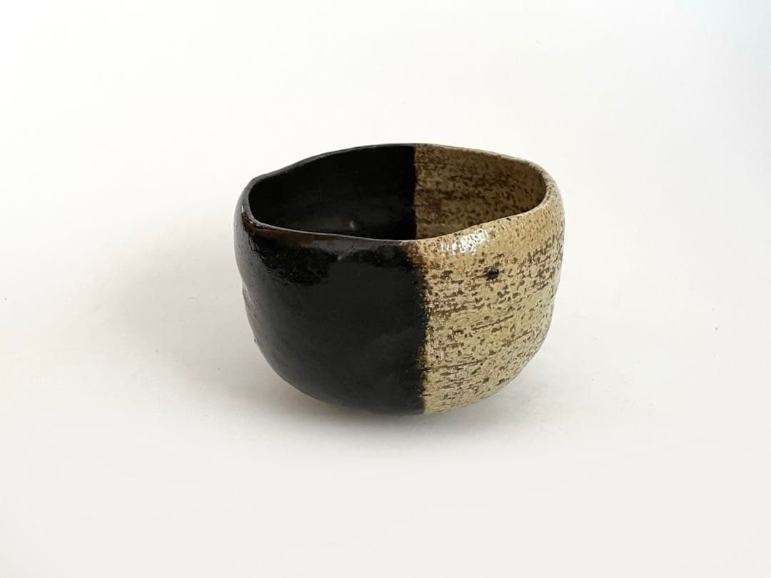 茶道具　陶芸家　九代　樂吉左衛門　樂了入　掛分黒楽茶碗　片身替　茶碗