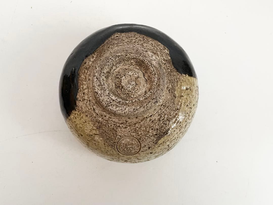 茶道具　陶芸家　九代　樂吉左衛門　樂了入　掛分黒楽茶碗　片身替　茶碗