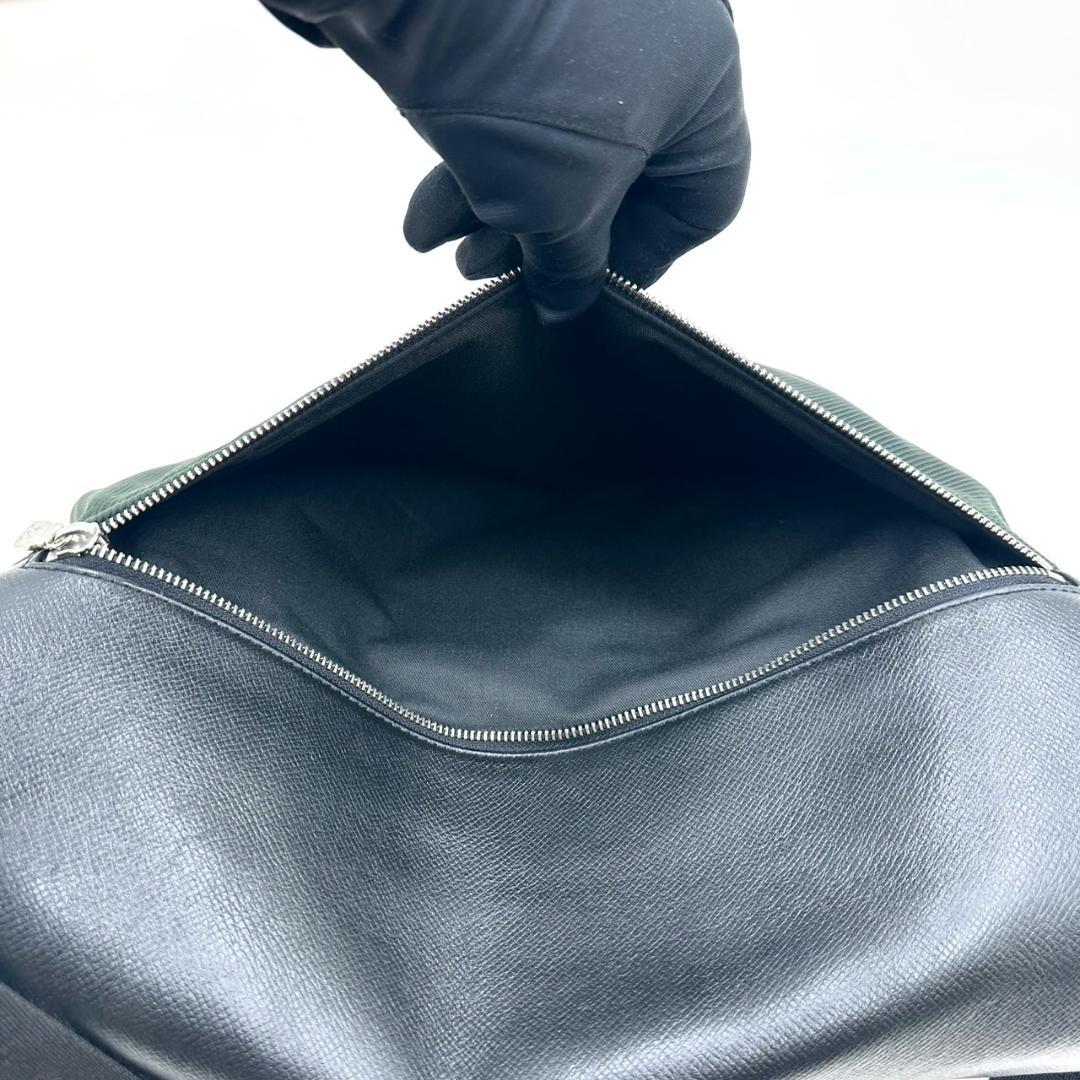 LOUIS VUITTON ルイヴィトン デルスー タイガ メッセンジャーバッグ