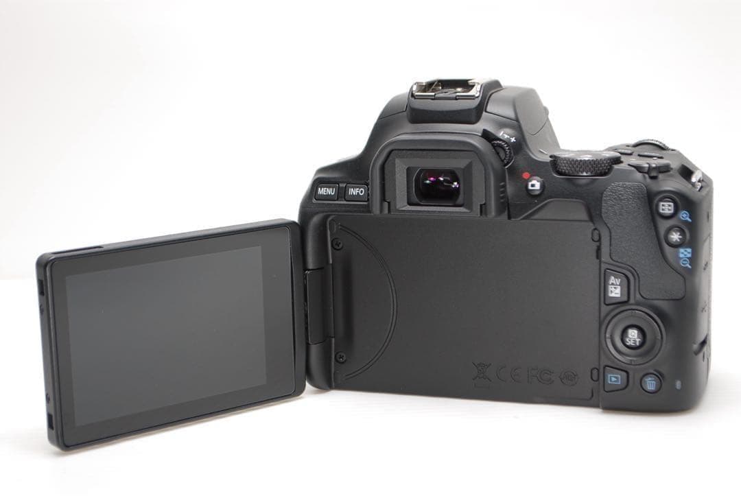 ❤️手ぶれ補正付き❤️Canon kiss X10 トリプルレンズセット 美品