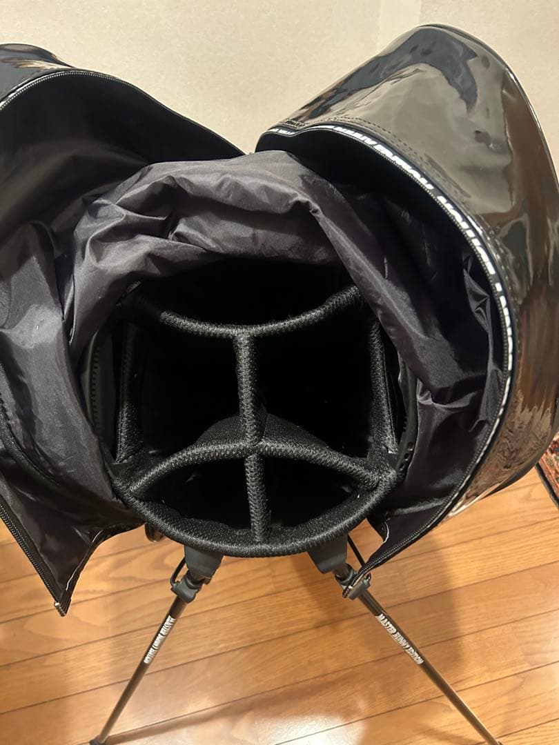 MASTER BUNNY EDITION キャディバッグ ブラックエナメル