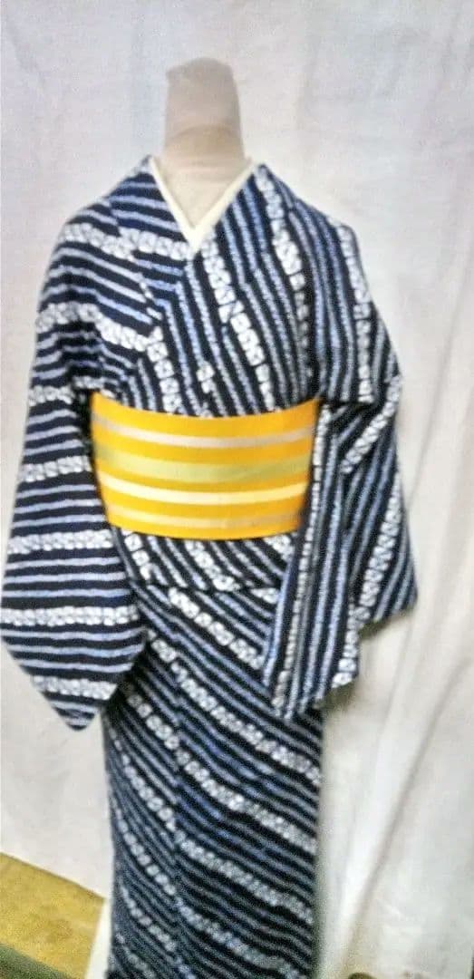 有松絞り浴衣、紺色小紋しつけつき