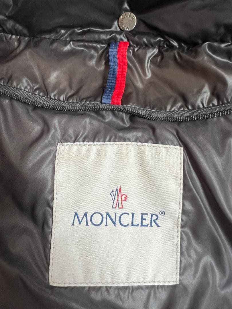 Moncler ブラック ダウンジャケット