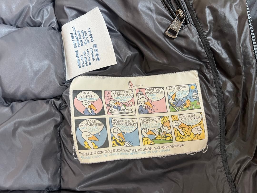 Moncler ブラック ダウンジャケット