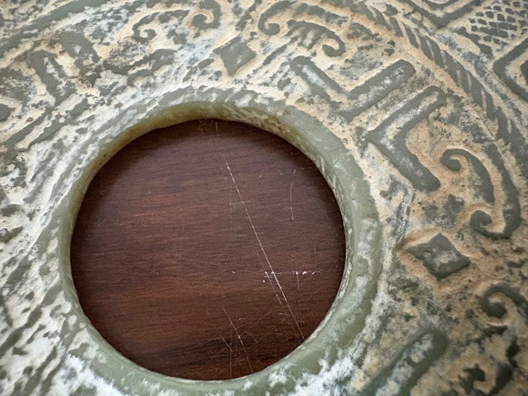 中国的な置物　中国美術　玉壁？　直径19.5cm、重さ308g