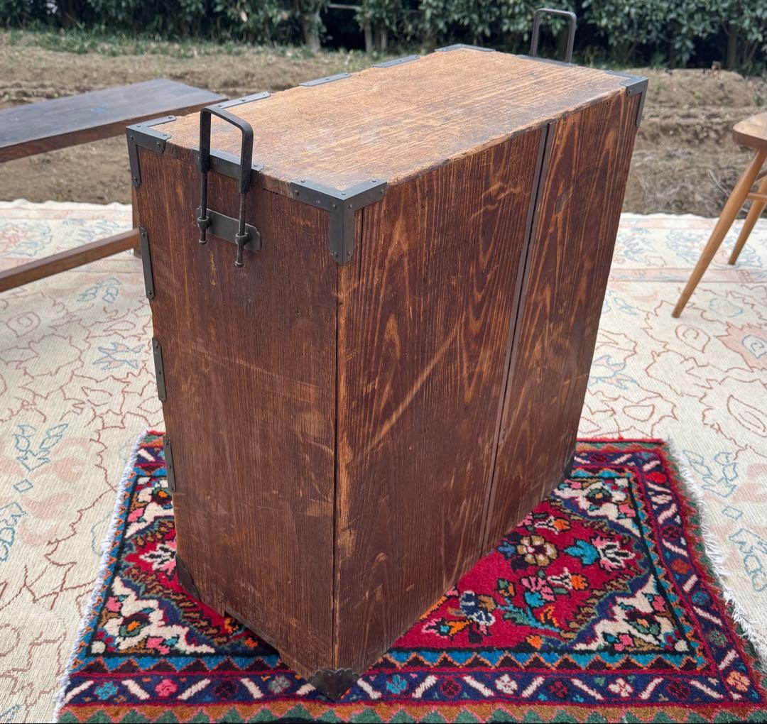 愛想はないが信用はある｜大正の金具箪笥