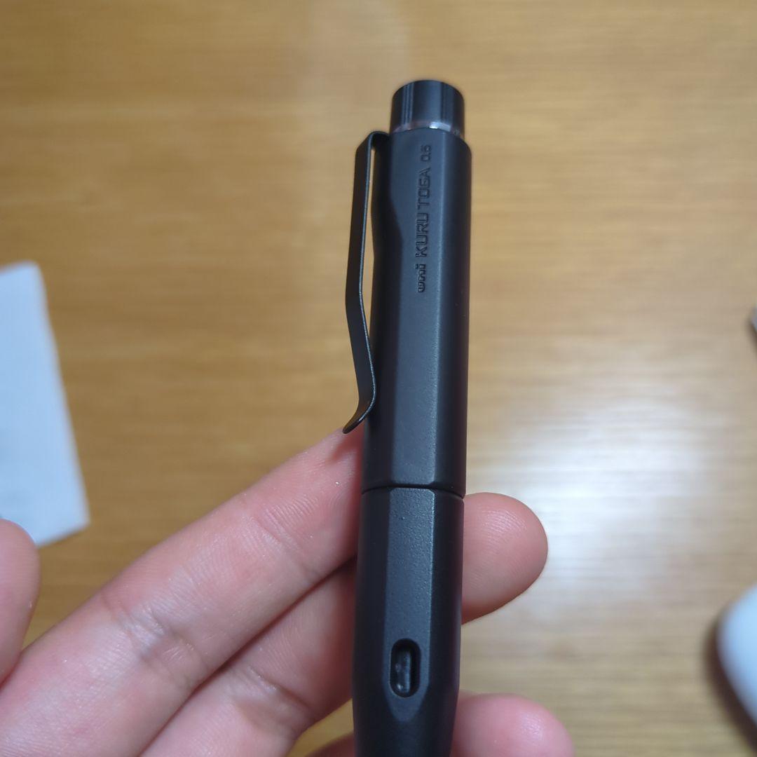 クルトガダイブ　マットブラックかホワイト