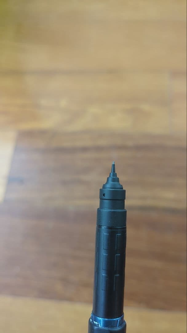 クルトガダイブ　マットブラックかホワイト