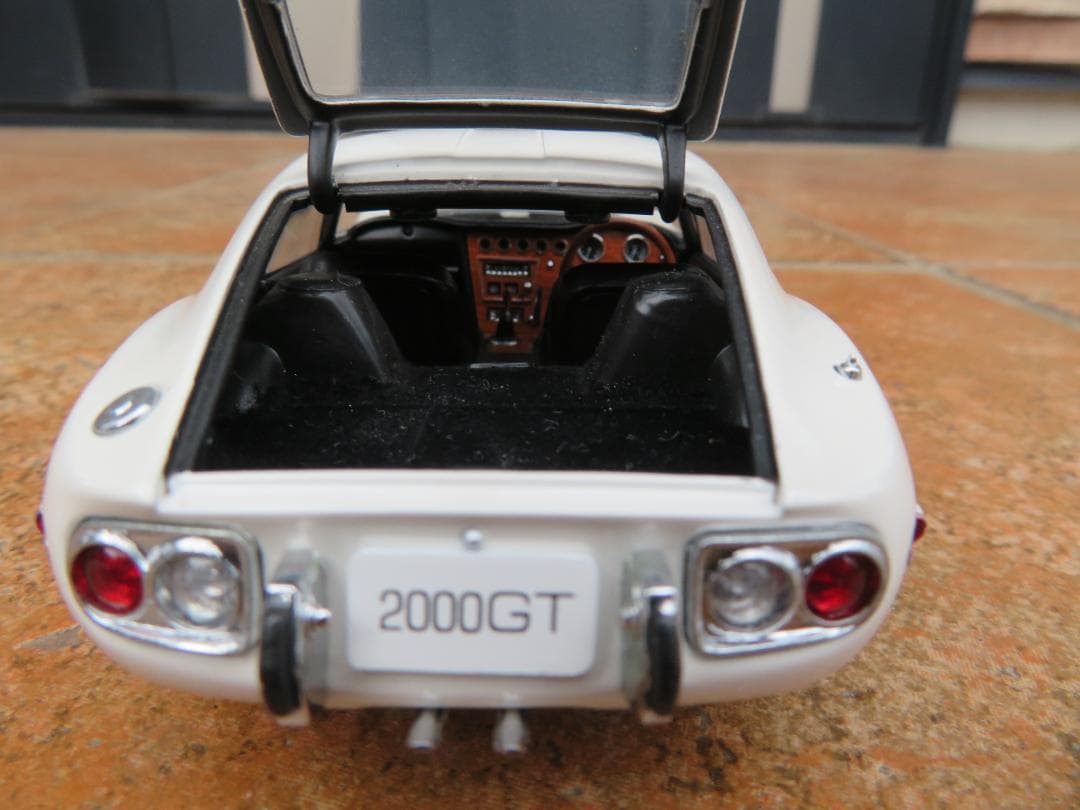 エブロ　1/24　トヨタ2000GT