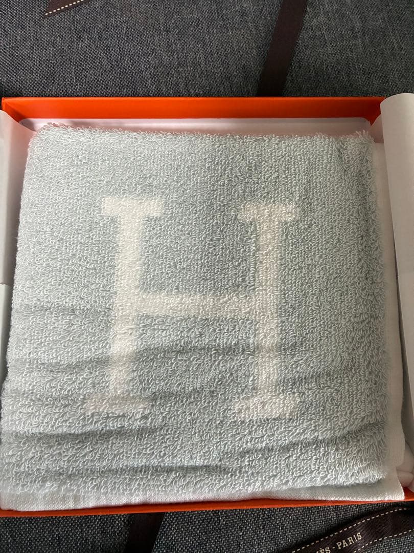 HERMES Hロゴ タオルハンカチ　ライトブルー