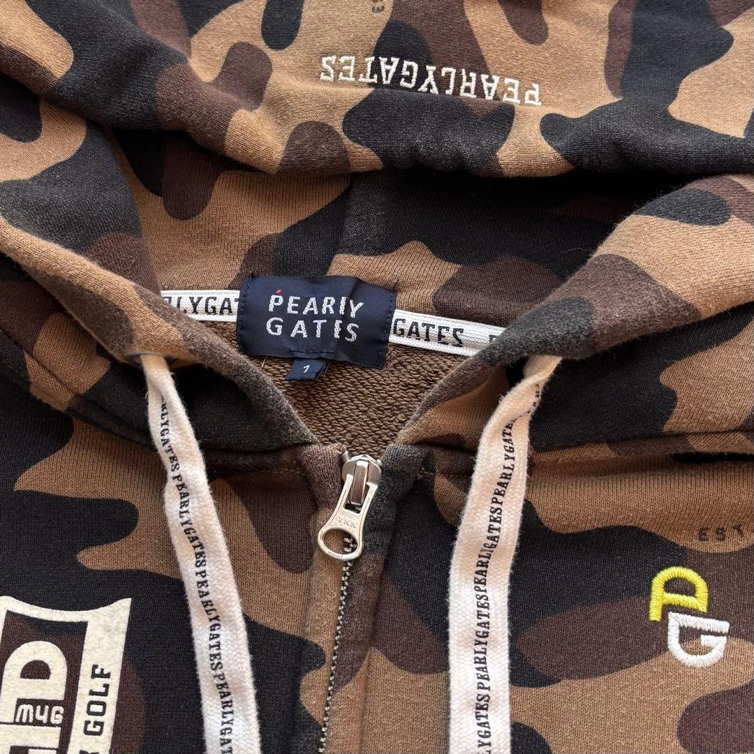 PEARLY GATES 迷彩カモフラ総柄 ジップフードパーカー にこちゃん刺繍