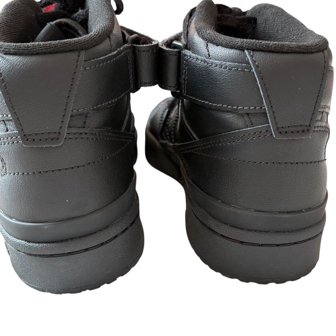 アディダス☆フォーラムミッドスニーカー バスケットボールシューズ 23.5 黒