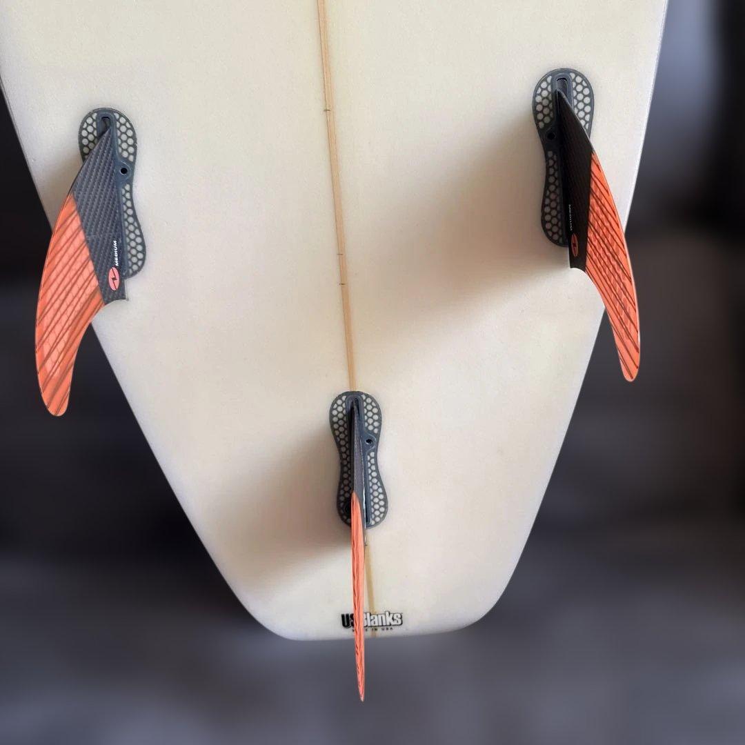 5*9サーフボード ショートボード フィンとソフトケース付き中古品(フリーダム)