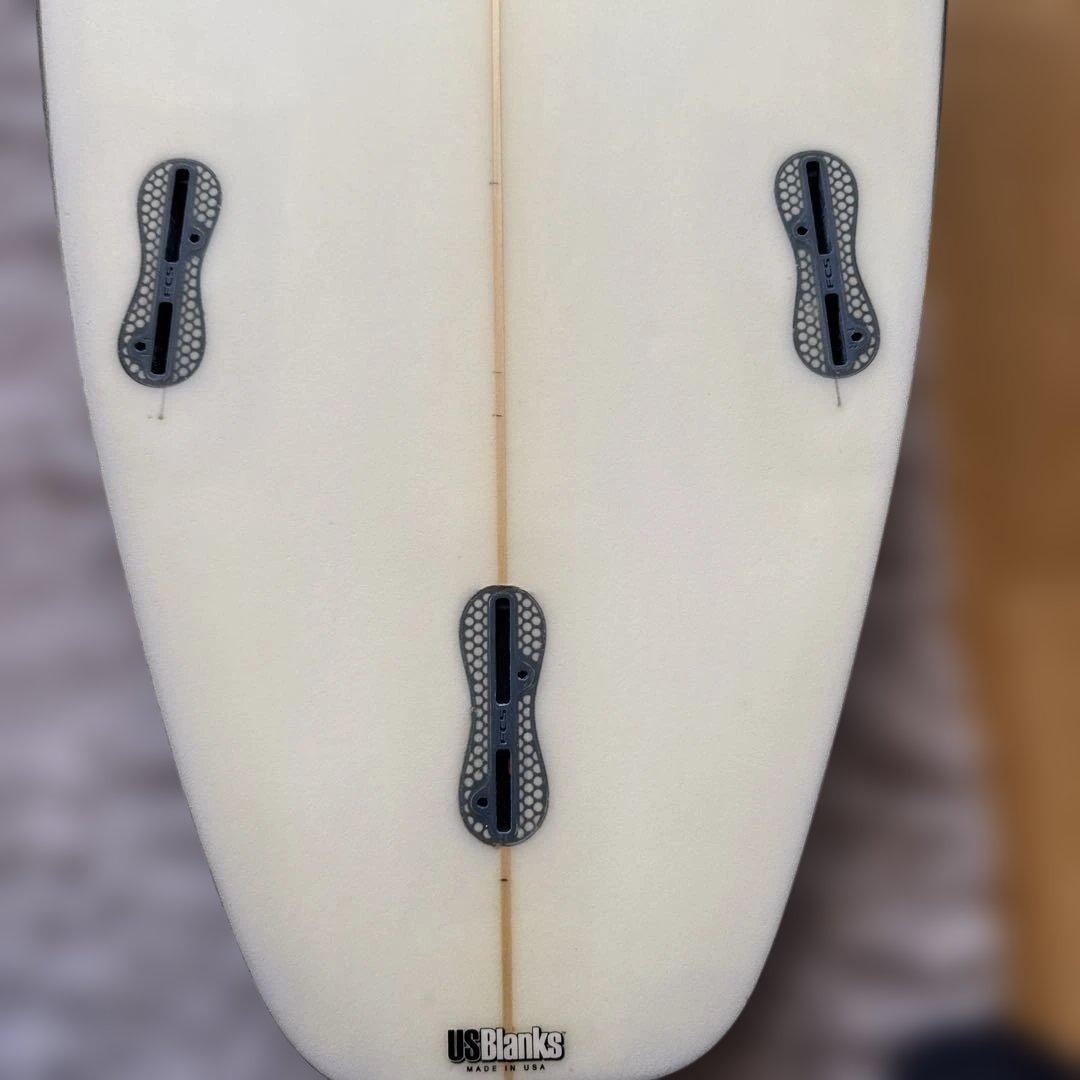 5*9サーフボード ショートボード フィンとソフトケース付き中古品(フリーダム)