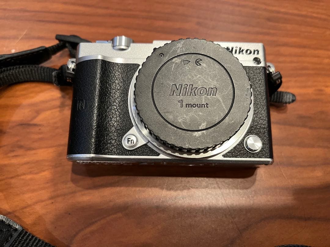 Nikon 1 J5 ダブルレンズキット（SDカード無し）