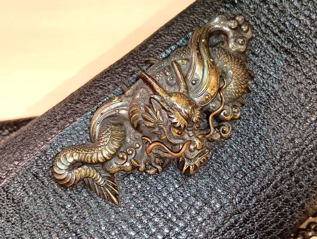 龍前金具／煙草入れ／極上美品饅頭根付／在銘菊川