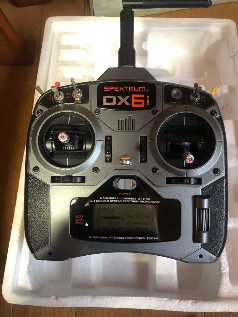 ホライゾン ホビー Spektrum DX6i 6-チャンネル 送信機のみ