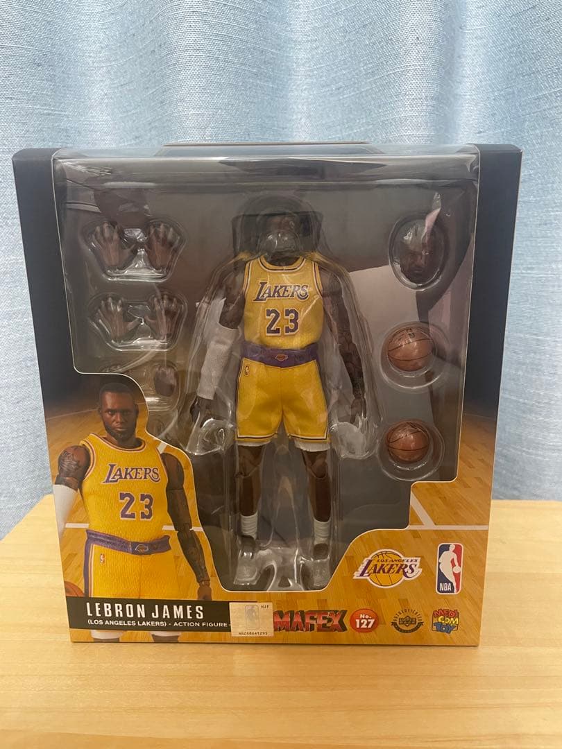 レブロン・ジェームズ MAFEX(マフェックス) アクションフィギュア
