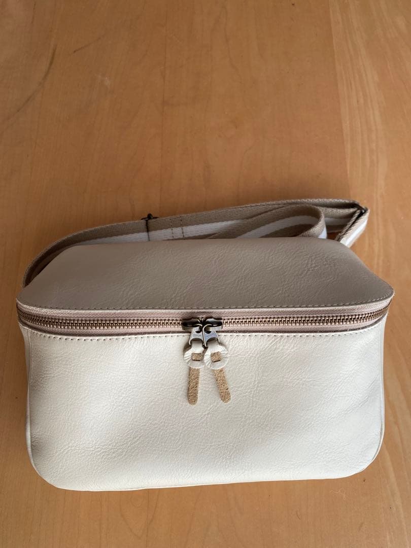 カンミ　Kanmi ボディバック　バニラ