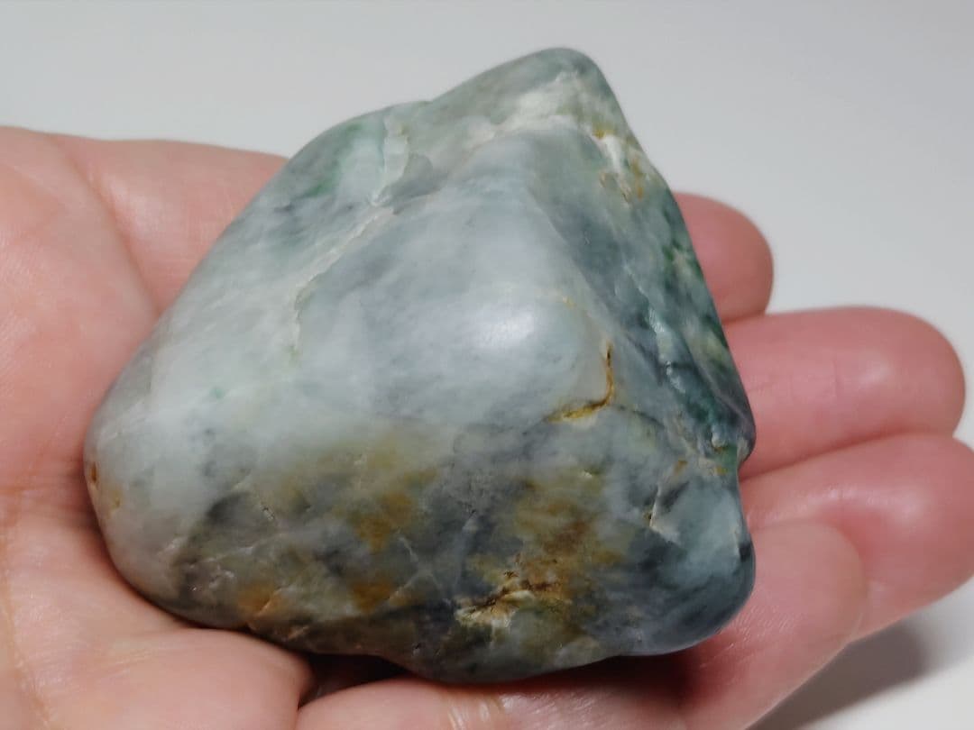 糸魚川144 翡翠 195g ヒスイ 原石 鑑賞石 自然石 誕生石 鉱物 鉱石