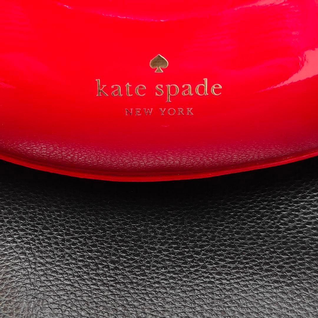 ケイトスペードニューヨーク　3Dリップ クロスボディ バッグ